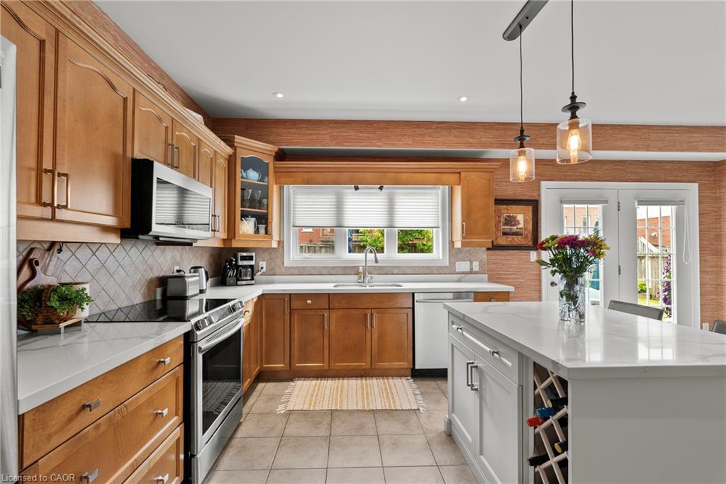 282 Winterberry Boulevard Property Photo 15