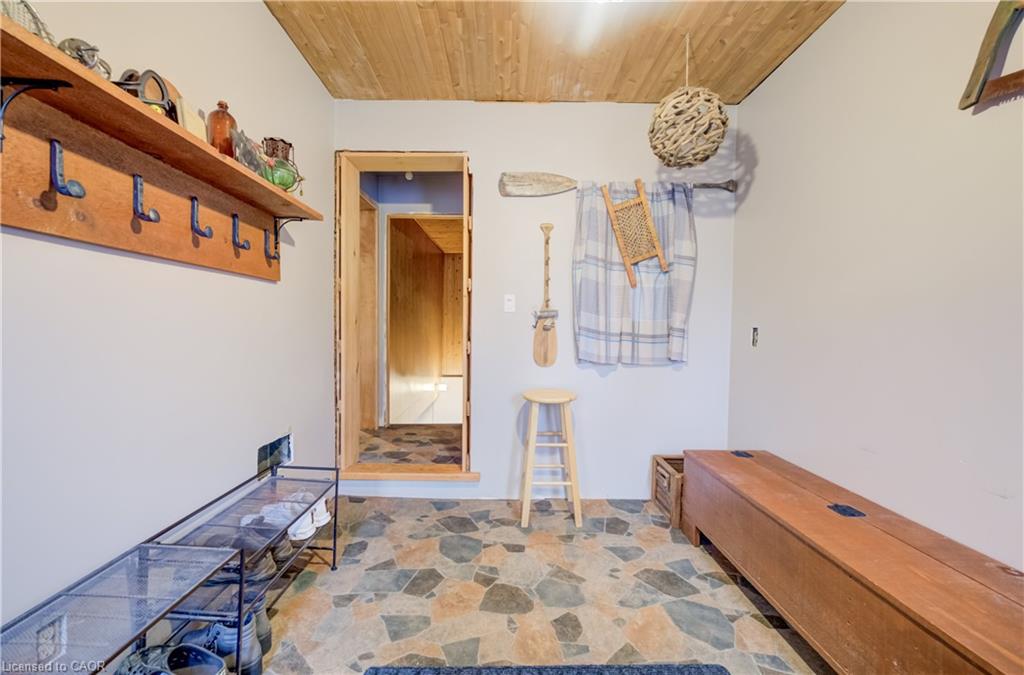 1864 Coronation Boulevard Property Photo 3