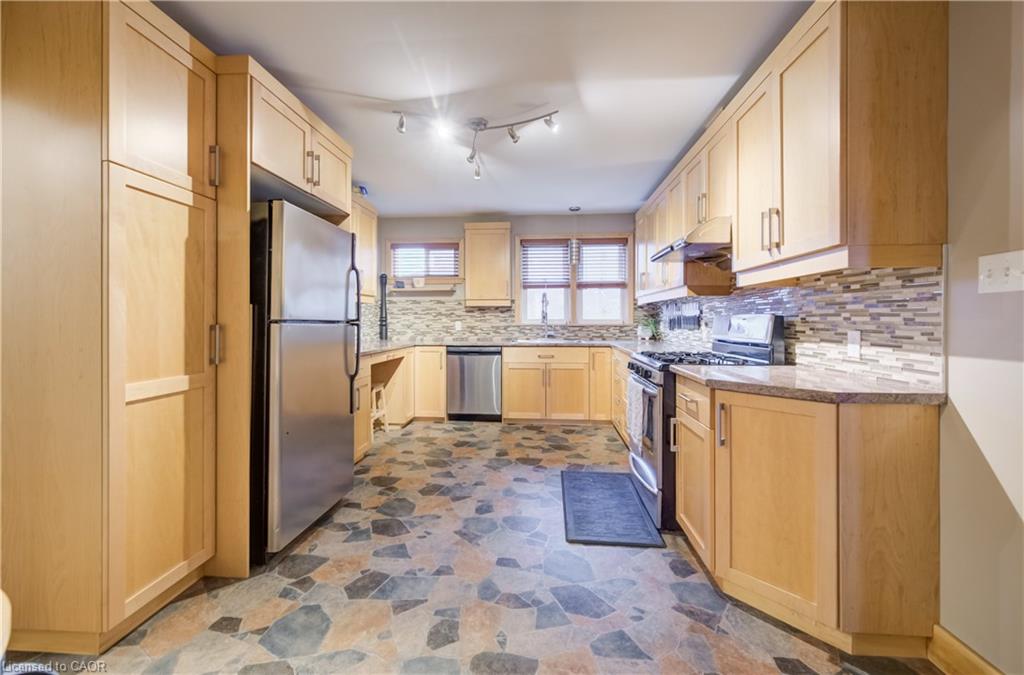 1864 Coronation Boulevard Property Photo 4