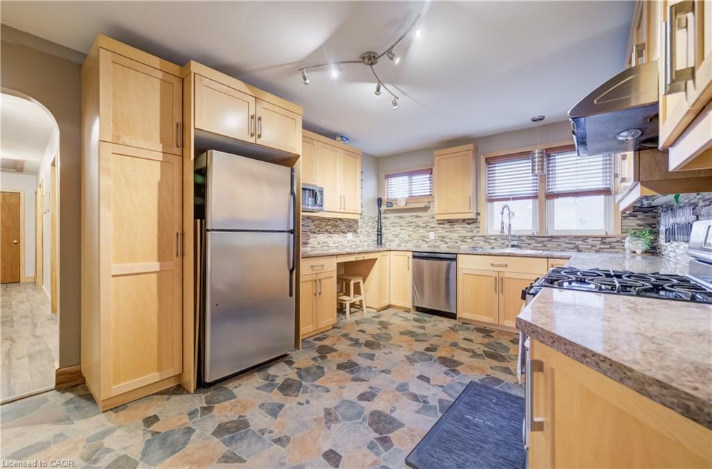 1864 Coronation Boulevard Property Photo 5