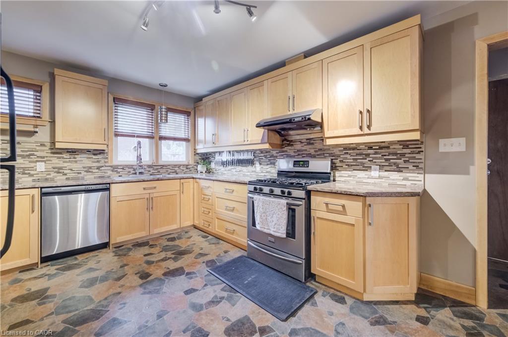 1864 Coronation Boulevard Property Photo 6