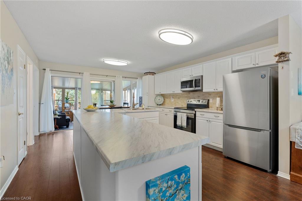 21 Long Point Boulevard Property Photo 8