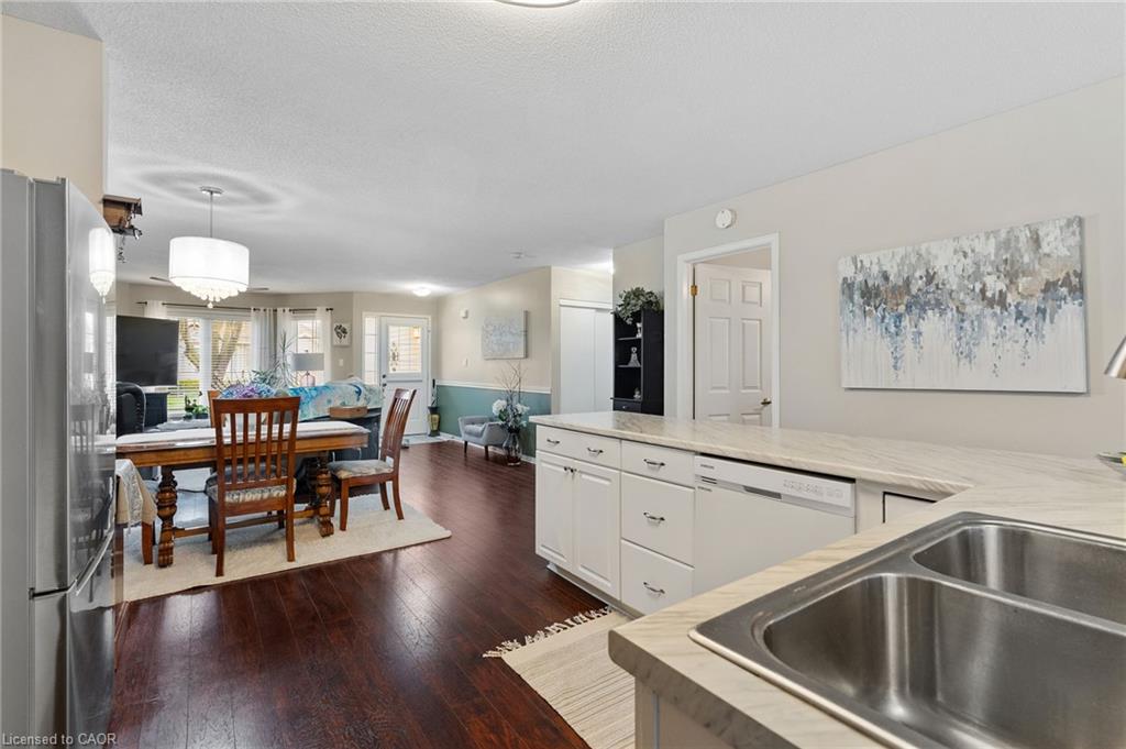 21 Long Point Boulevard Property Photo 12