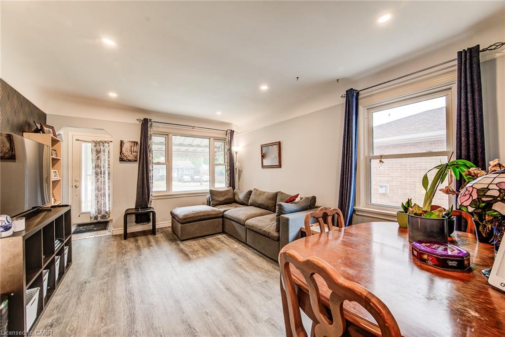 468 Highland Road E Property Photo 8