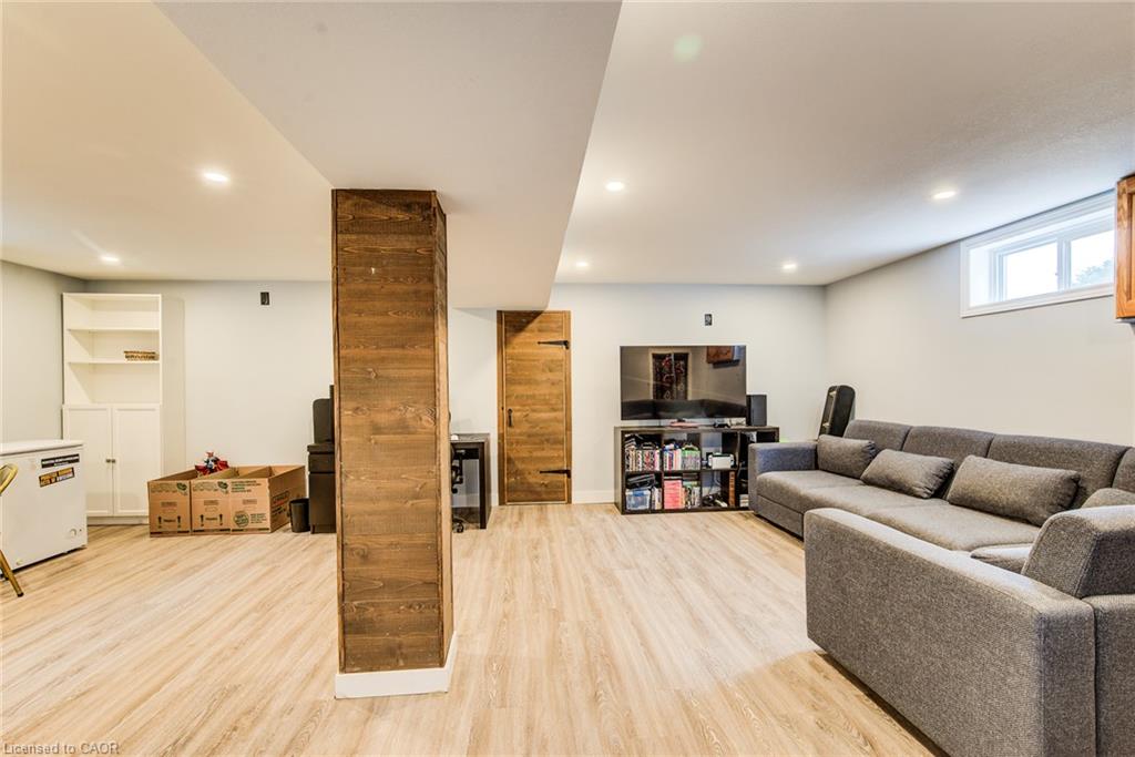 468 Highland Road E Property Photo 18