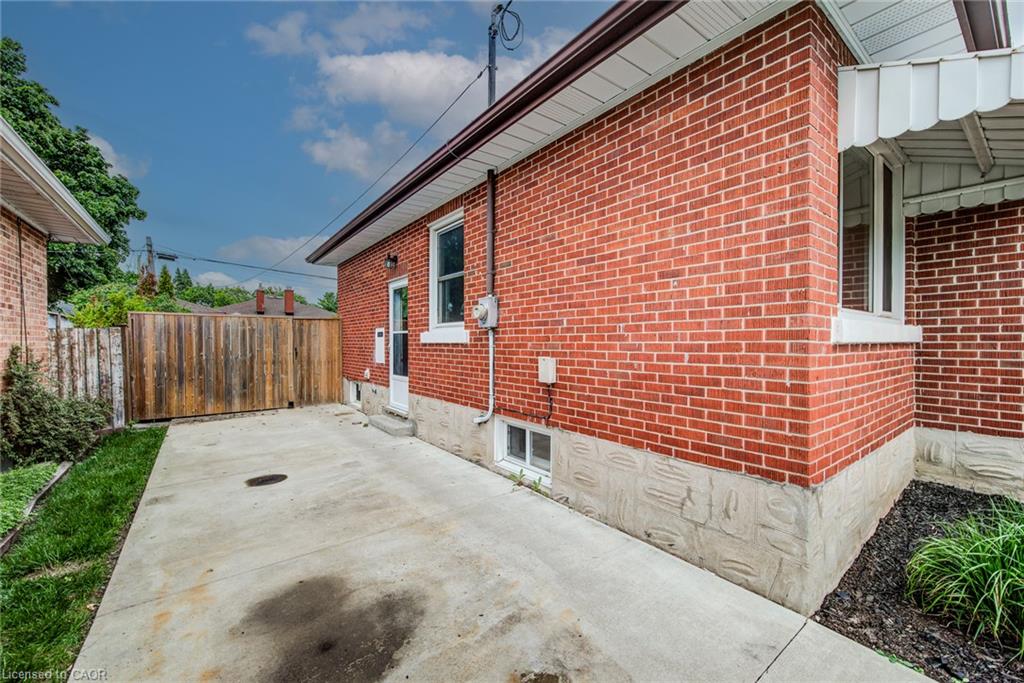 468 Highland Road E Property Photo 26