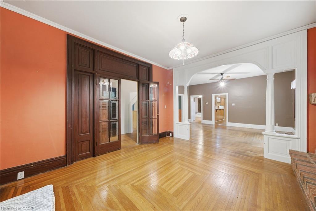 211 Canborough Street Property Photo 5