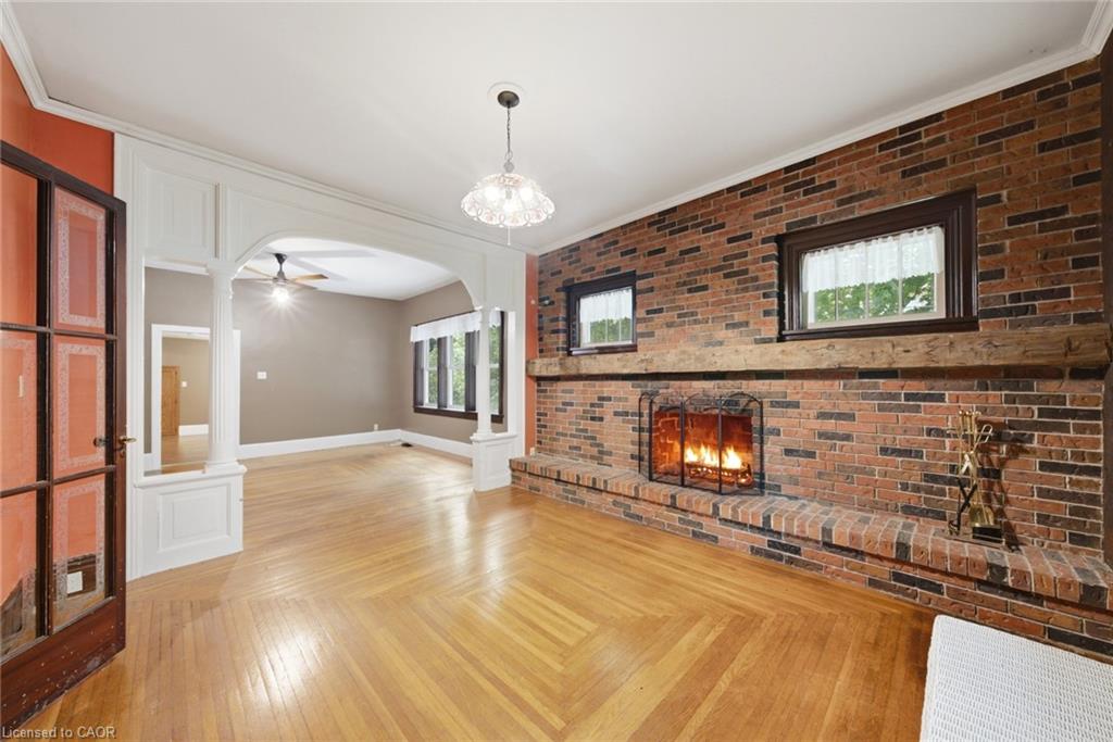 211 Canborough Street Property Photo 6