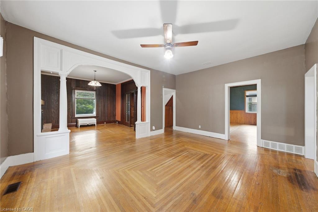 211 Canborough Street Property Photo 7