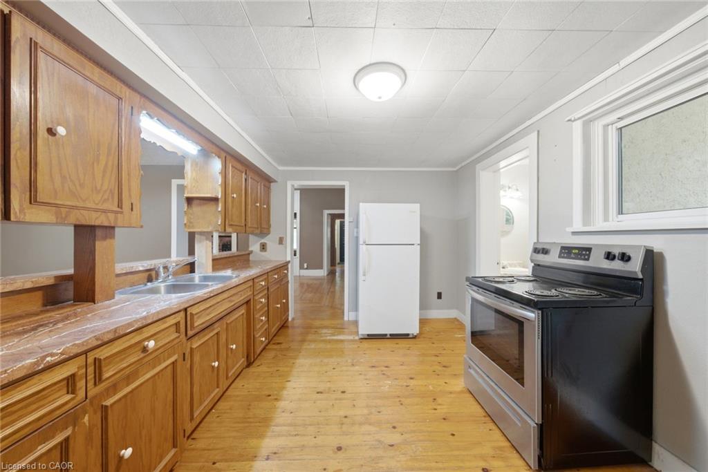 211 Canborough Street Property Photo 8
