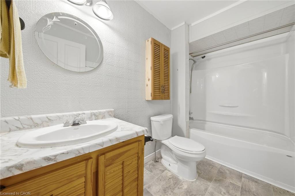 211 Canborough Street Property Photo 9