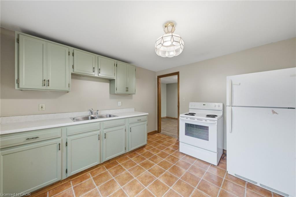 211 Canborough Street Property Photo 17