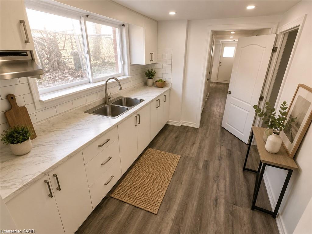 558 First Avenue Property Photo 3