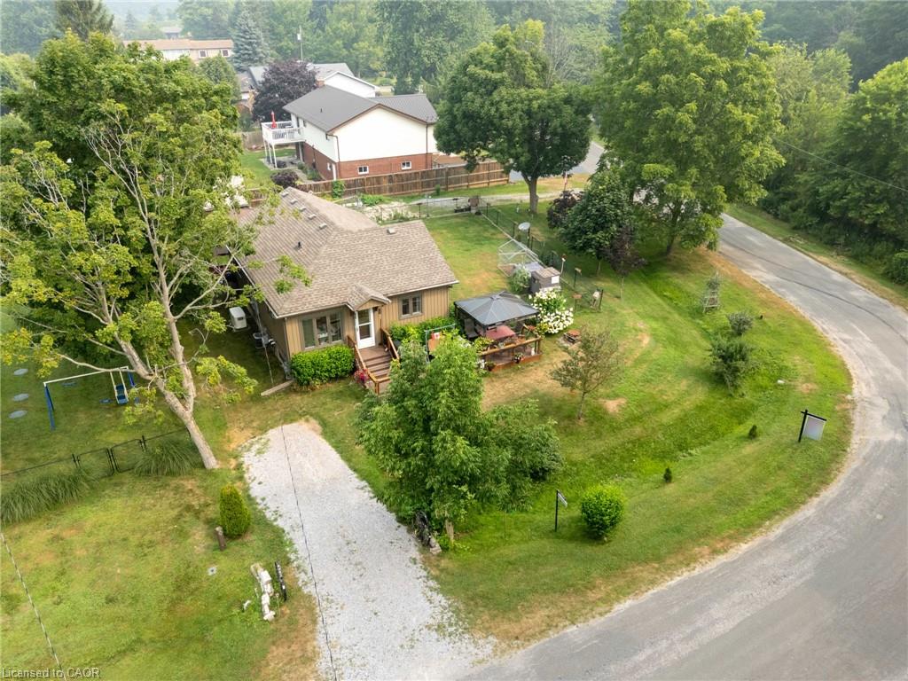 24 Lakeview Crescent Property Photo 2