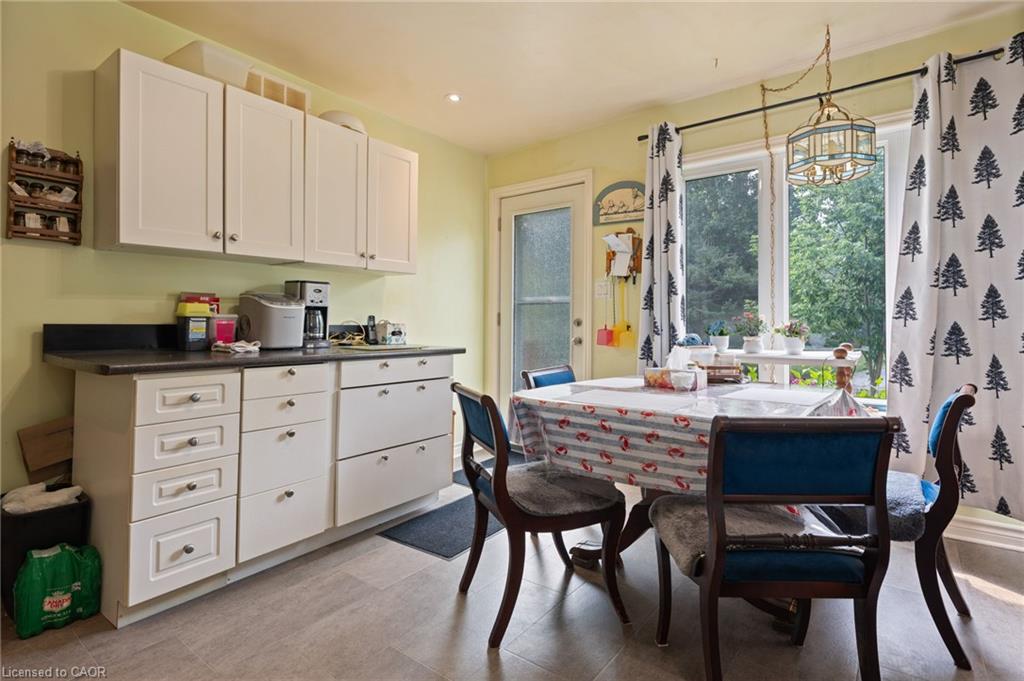 24 Lakeview Crescent Property Photo 3