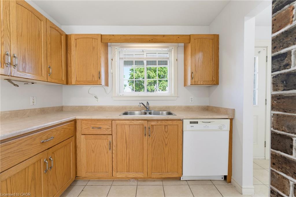 2-165 Mcdonald Street E Property Photo 6