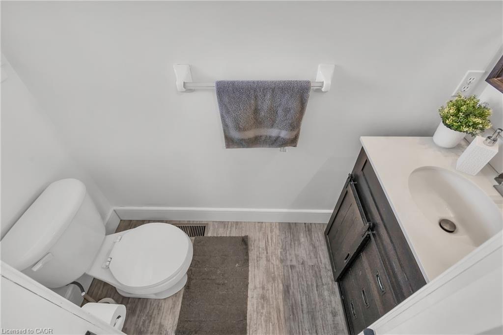 425 Erinbrook Drive Property Photo 5