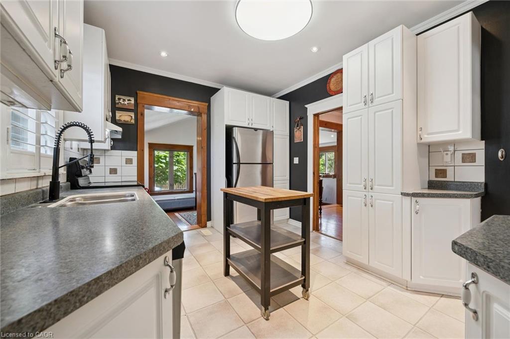 81 Aberdeen Road S Property Photo 17