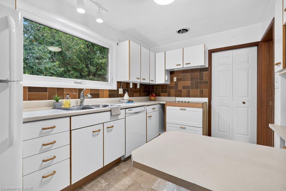 572 Bridgman Avenue Property Photo 17