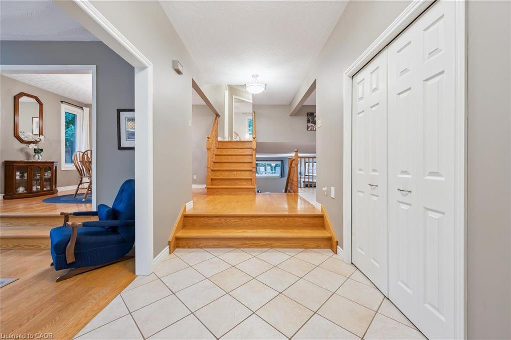 353 Twinflower Crescent Property Photo 6