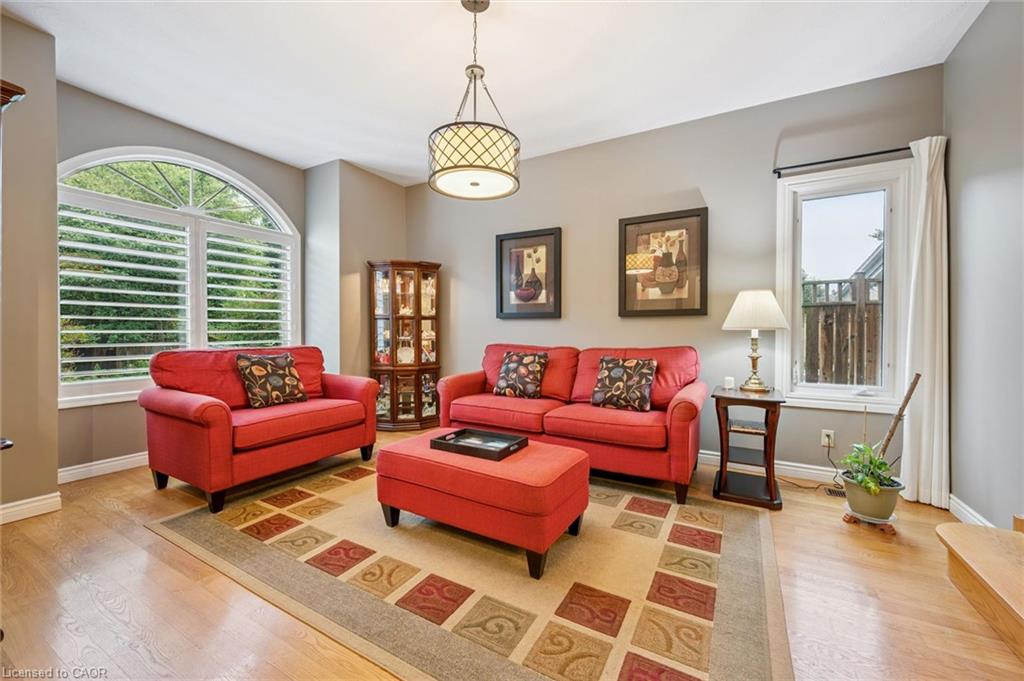 353 Twinflower Crescent Property Photo 7