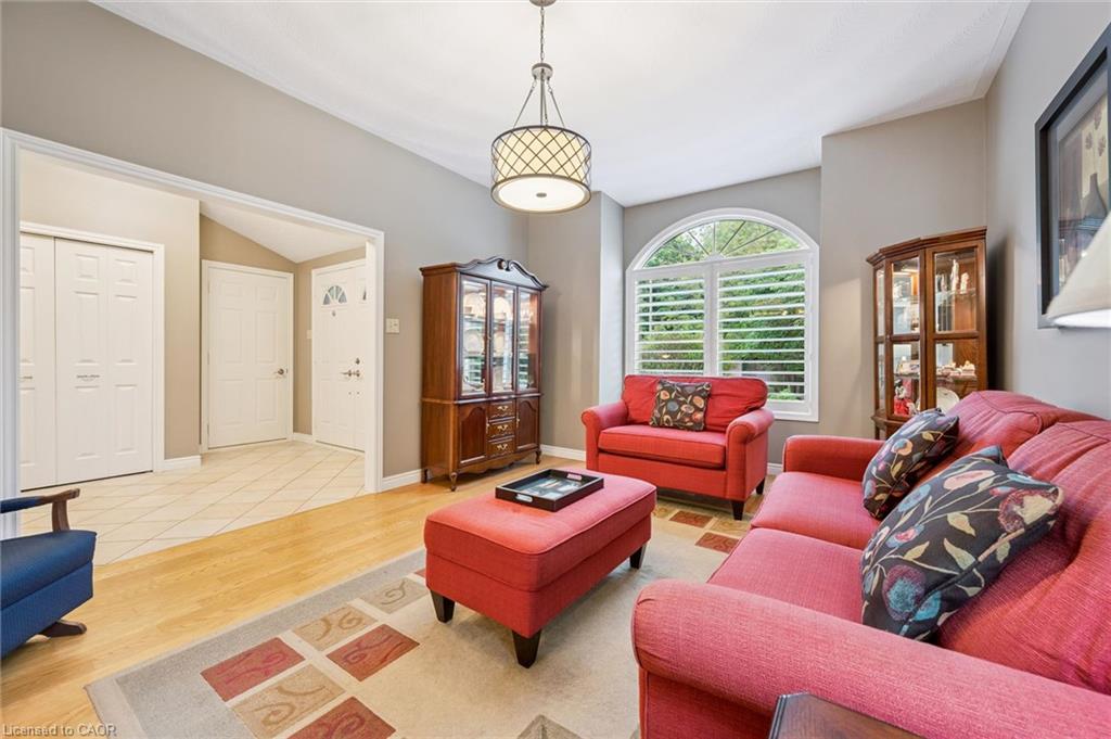 353 Twinflower Crescent Property Photo 8