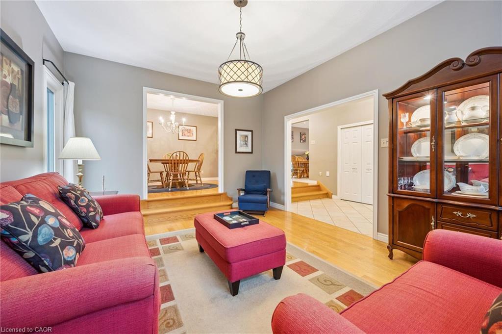 353 Twinflower Crescent Property Photo 9