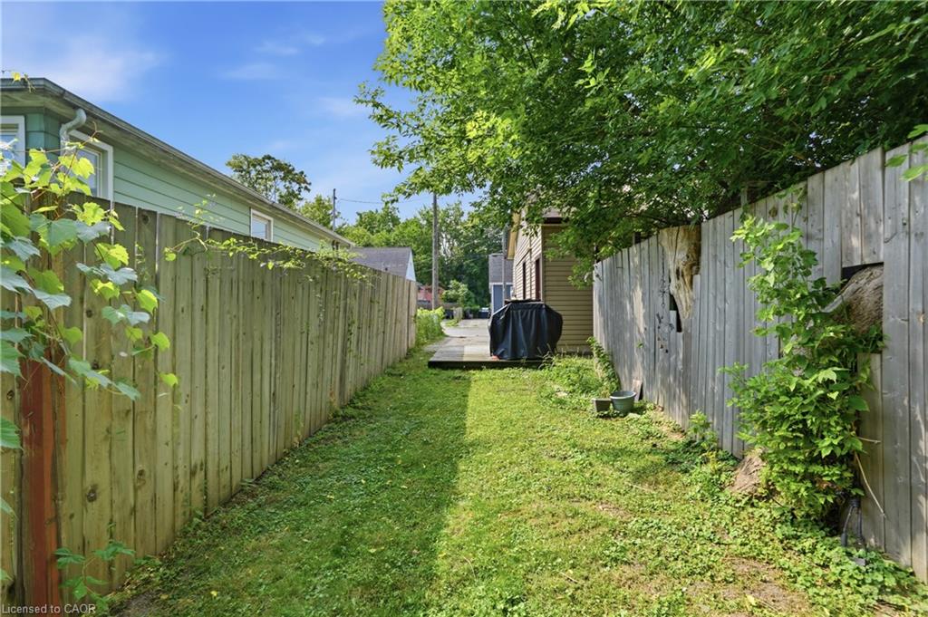 102 (a-c) Sarah Street Property Photo 17