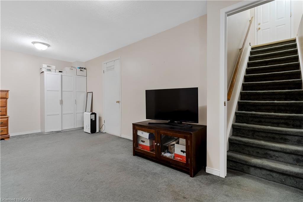 102 Chateau Crescent Property Photo 22