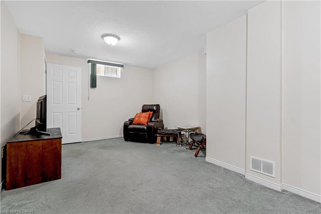 102 Chateau Crescent Property Photo 24