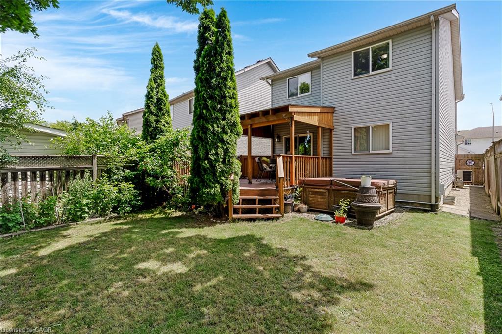 102 Chateau Crescent Property Photo 31