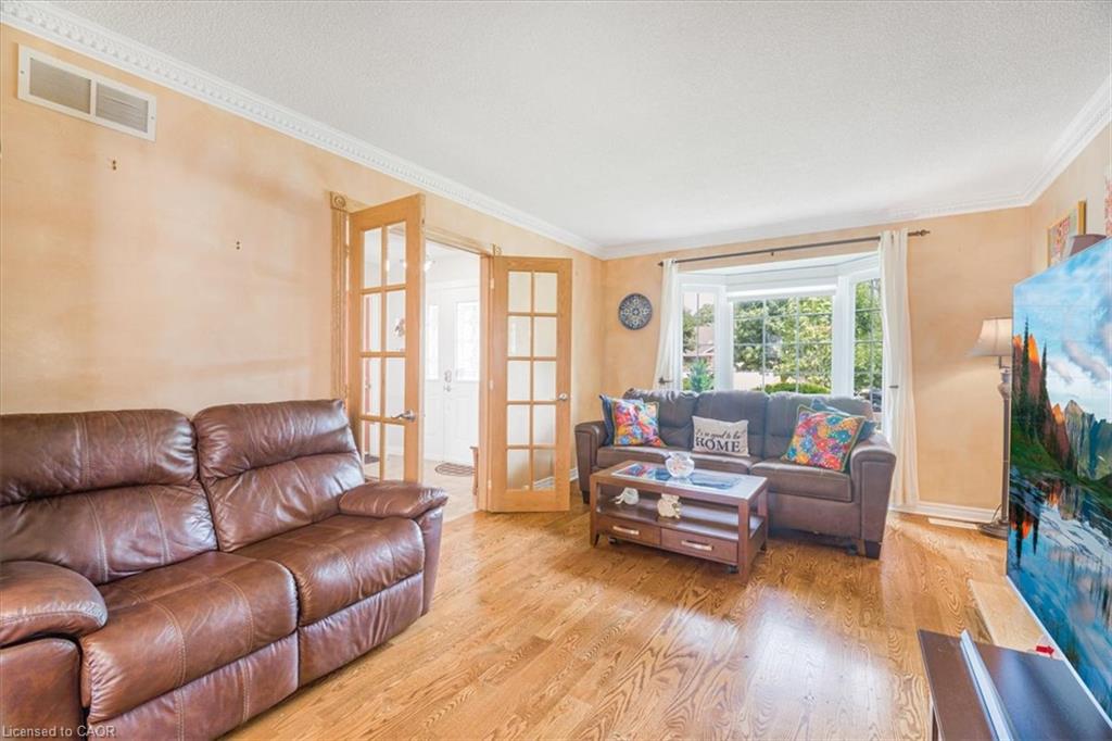 93 Wellandvale Drive Property Photo 7