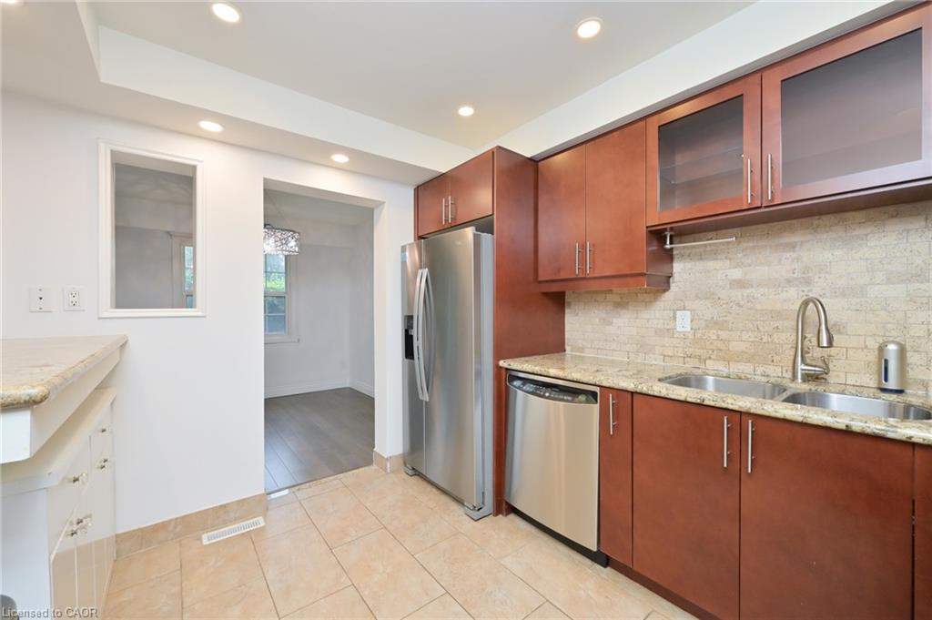 32-2120 Rathburn Road E Property Photo 4