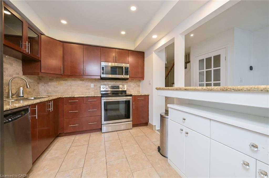 32-2120 Rathburn Road E Property Photo 6