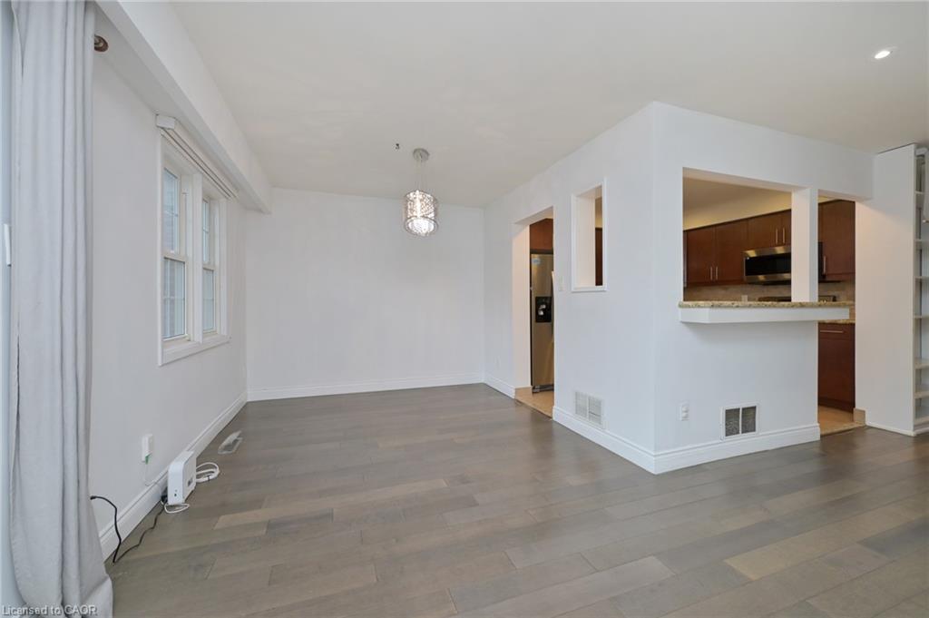 32-2120 Rathburn Road E Property Photo 9