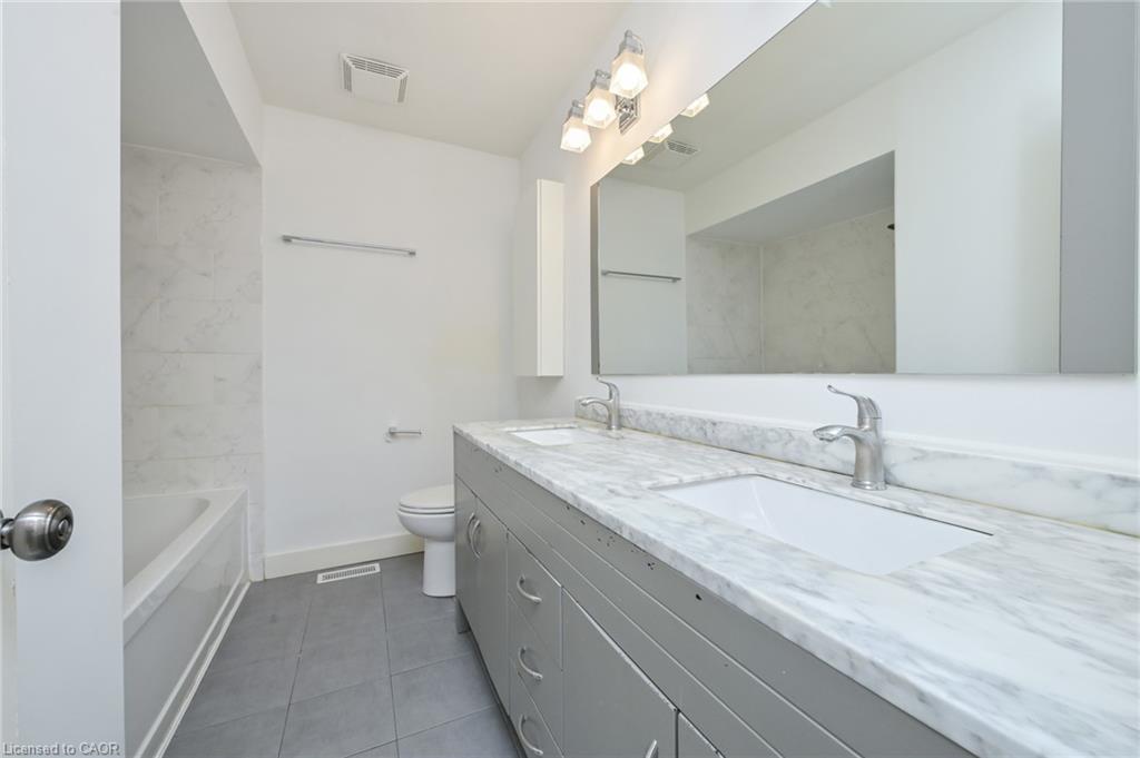 32-2120 Rathburn Road E Property Photo 18