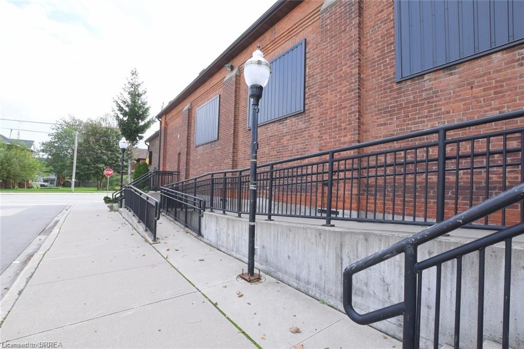 62 Main St S Street Property Photo 11