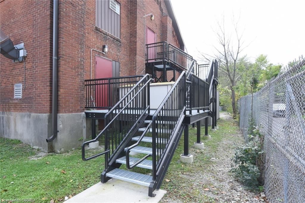 62 Main St S Street Property Photo 13
