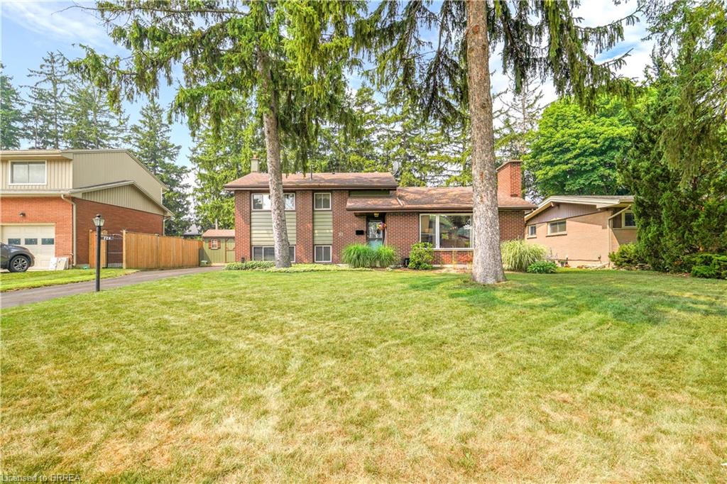 10 Brier Crescent Property Photo 2