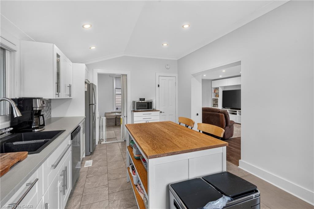 155 Lancaster Street W Property Photo 18