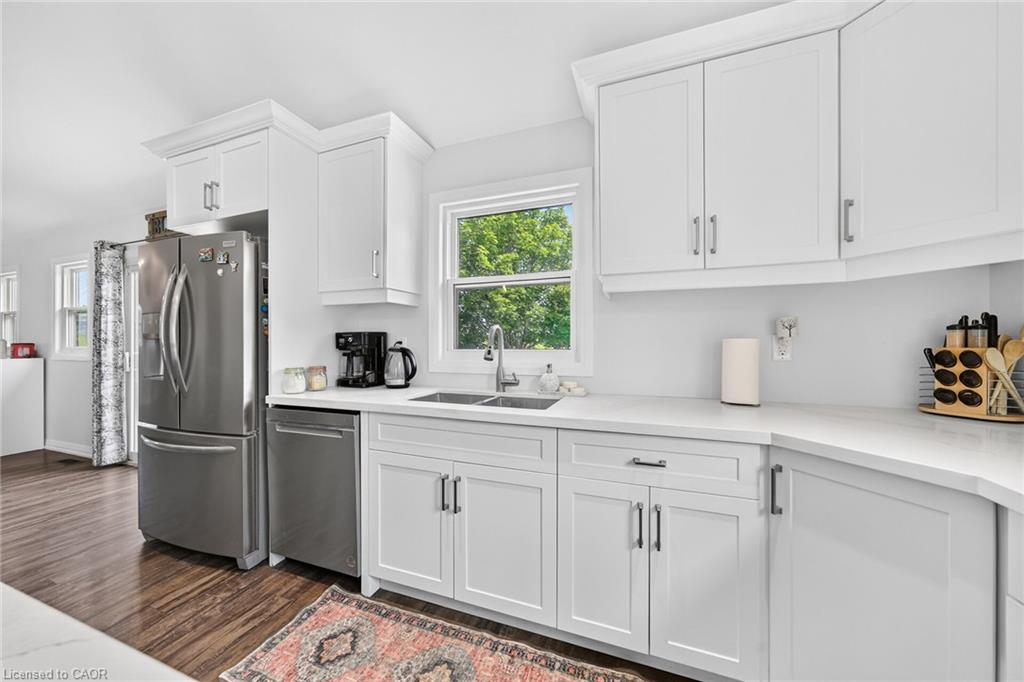 967 4th Line Property Photo 16