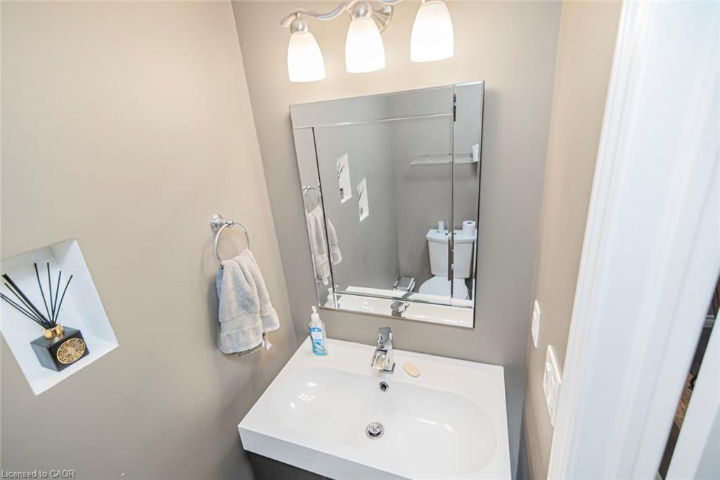 443 Eleventh Road E Property Photo 19