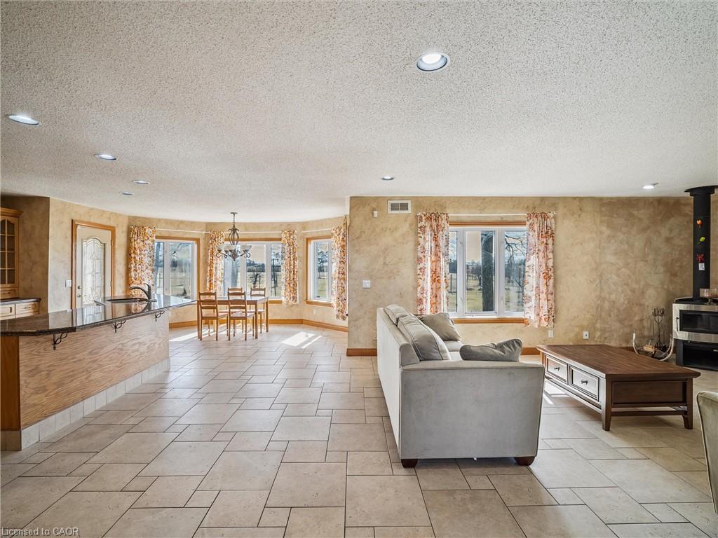 232 Eighth Road E Property Photo 18
