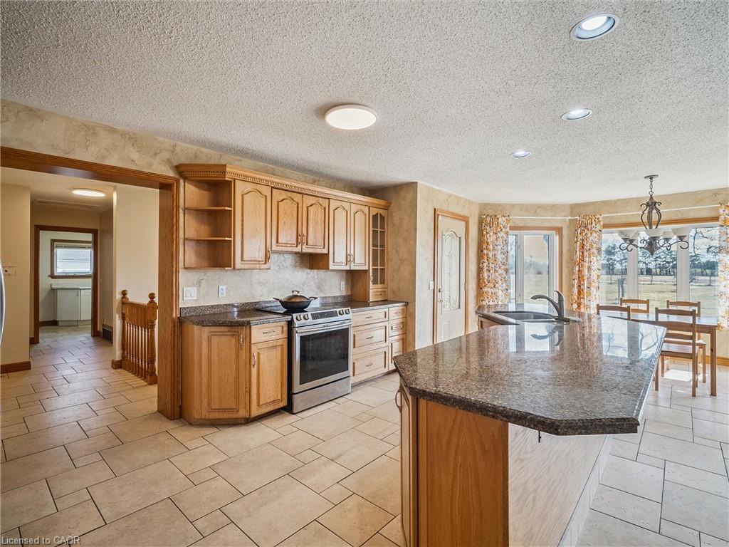 232 Eighth Road E Property Photo 21
