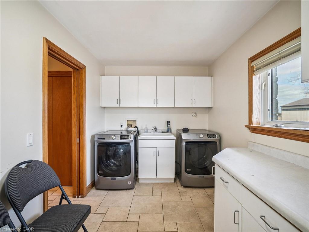 232 Eighth Road E Property Photo 23