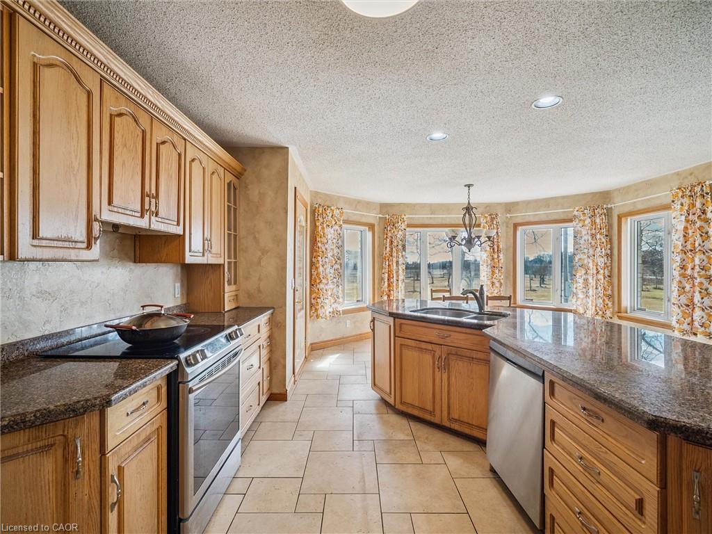 232 Eighth Road E Property Photo 25