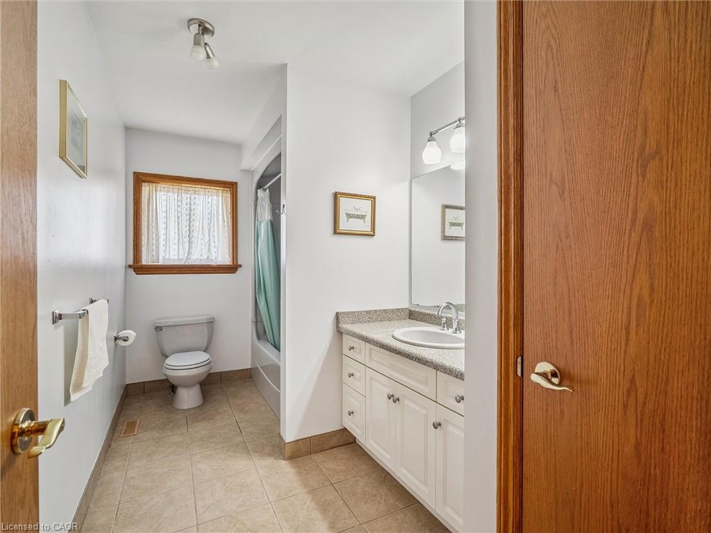 232 Eighth Road E Property Photo 31