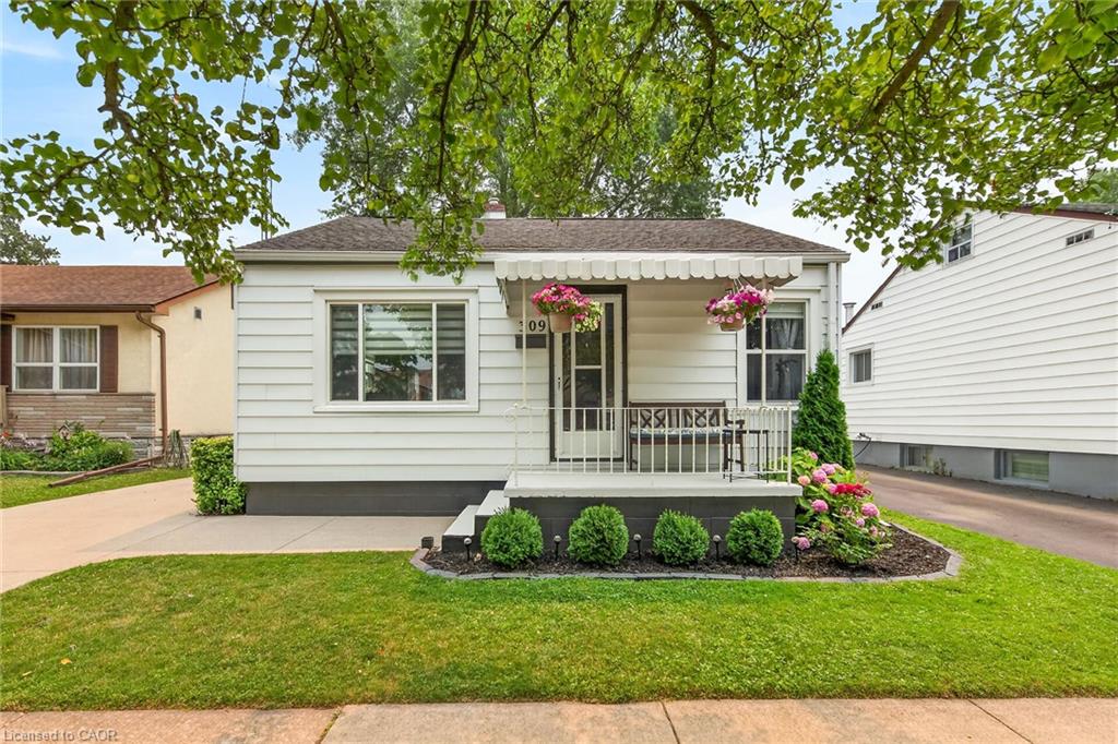 309 Commando Street Property Photo 1