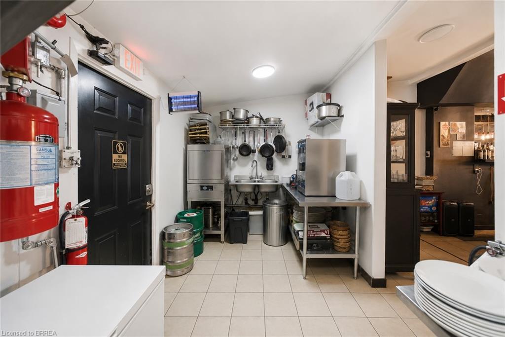 31 King Street Property Photo 11
