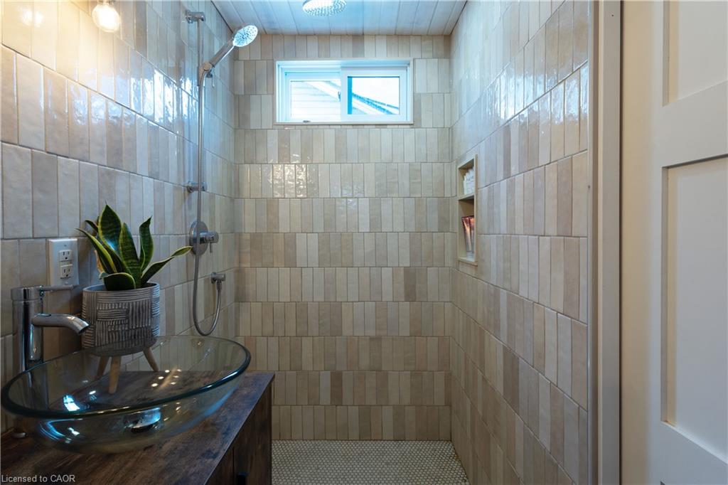 15 Spencer Avenue Property Photo 11